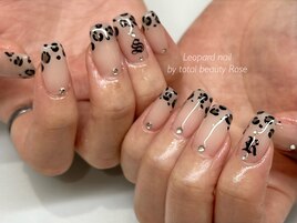 ヒョウ柄フレンチスカルプネイル