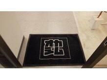 オカジムの雰囲気（入口に置いてあるこれが目印〇）