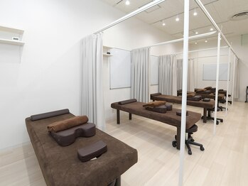 あおば整体院 本郷駅前店/新店舗ならではの綺麗な内観です