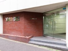 PNFインディバサロンの雰囲気(エントランスです。前の道路は「壱岐坂通り」です)