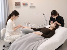 リズ(Liz)の雰囲気（半個室のくつろげる空間でネイルとアイの贅沢時短同時施術を是非）