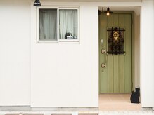 かぎしっぽ/グリーンの扉が目印です♪