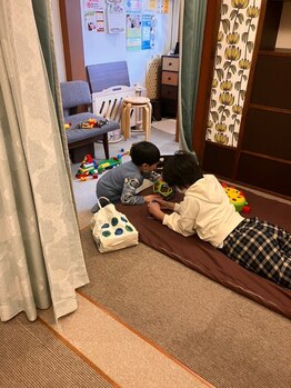 子育てママの整体サロン/施術中のお子様の様子