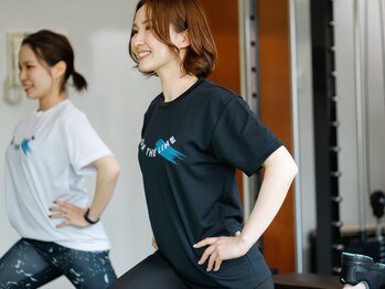 オンザライン(ON THE LINE)の写真/1人だと続かない、不安な方にオススメ◎ペアトレで楽しく励まし合いながらならいつもより頑張れちゃう！