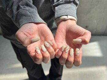 ロエン 北岡崎(ROEN)/マグネットネイル×ハートホロ