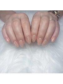 ヌーディーネイル/縦ビジュー