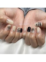 サロンドウイ(salon de OUI)/手描きアート