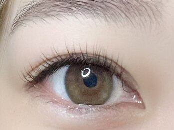 キキ(Kiki)の写真/最先端LEDフラットラッシュで自然な仕上がりのお目元に♪付け心地も軽く、自まつ毛への負担も軽減！¥5200~
