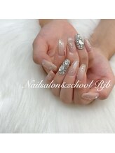 ネイルサロン アンド スクール アールジェイビー(Nailsalon&School Rjb)/マグネットとストーンでキラッと