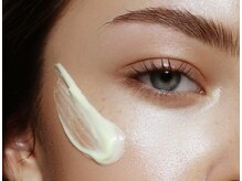 当店人気のワックスと光を同時にお肌に美容液成分で美肌へ。