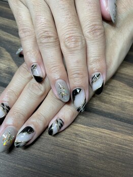 ホームサロンアトリエ エムナイン(Home Salon Atelier M9)/大人ゼブラネイル