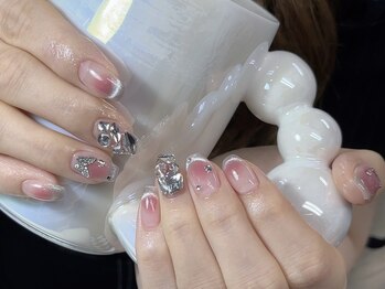 ネイルモンスター 新大久保店(NAIL MONSTER)の写真/【ソフトジェルオフ無料♪】幅広い持込デザインにもご対応♪技術力とパーツの種類が自慢♪