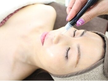 ビーブルー(B Blue)の写真/毛穴の開き/黒ずみ/ざらつきが気になる方に◎つるんとなめらかな陶器肌を実感できる毛穴集中フェイシャル♪