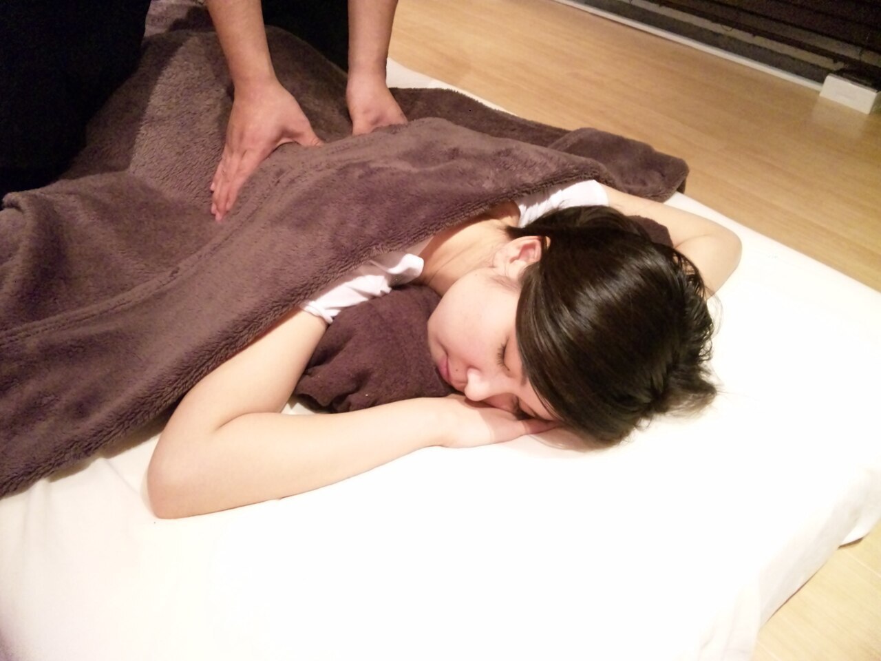 ★しっかり効かせる!全身の疲れを改善★上半身&下半身プレミアム整体　4000円