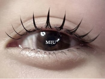 ミュウ バイ エミュ(MIU by emu)の写真/【持続力抜群★】自まつげの負担を最小限に抑えた装着で、自然な付け心地♪自然なのに華やかな印象に!
