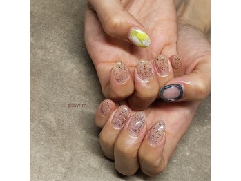 シルニー リム(Silny rim)/アシンメトリーニュアンスネイル