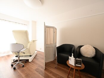 CUTE Re:freetの写真/白を基調とした清潔感溢れる完全個室◎周りを気にせず、あなただけの理想を叶える贅沢なひとときを♪