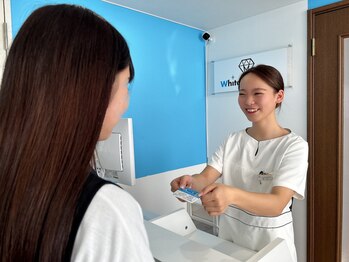 ホワイトニングカフェ 奈良新大宮店(WhiteningCafe)/☆受付後、お席へご案内します