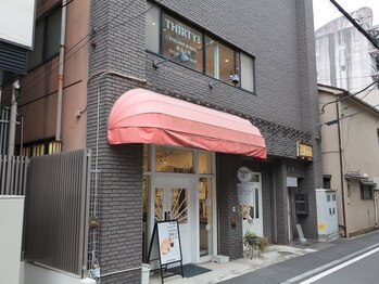 サーティースリー 横浜元町(Thirty3)/当サロン外観ビル
