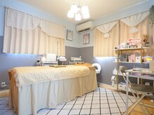 ラタビューティーヒラツカ(RataBeauty Hiratsuka)の雰囲気（サロンの内観　暖かい光とレモングラスの香りでリラックスタイム）