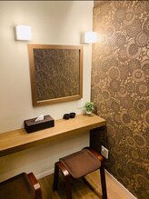 貴宝石岩盤浴ホットヨガスタジオ ぷりずむ/