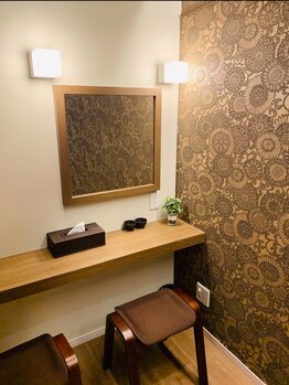 貴宝石岩盤浴ホットヨガスタジオ ぷりずむ/