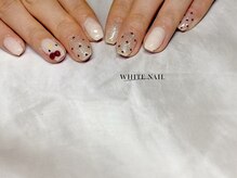 ホワイトネイル(WHITE NAIL)/キャラネイル/持ち込み/ドット