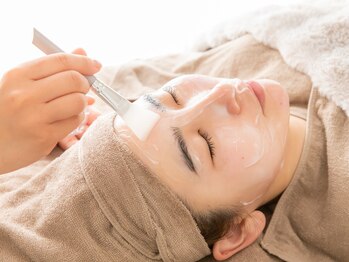 エヌクレアール(Ncrear)の写真/【お肌のターンオーバーを促進◎】ワックスによる角質ケアで肌サイクルを整え、ざらつきのない滑らかな肌へ