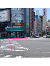 ヒトヤスミ(HITOYASUMI)/交差点を斜めに横断☆