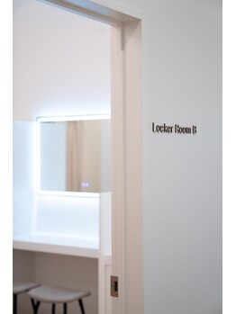 ラヴァンス(L'avance)/ロッカールーム 入口 男女別