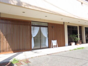 なごみ/サロン前に専用駐車場有