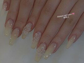 【ベージュ花ネイル】