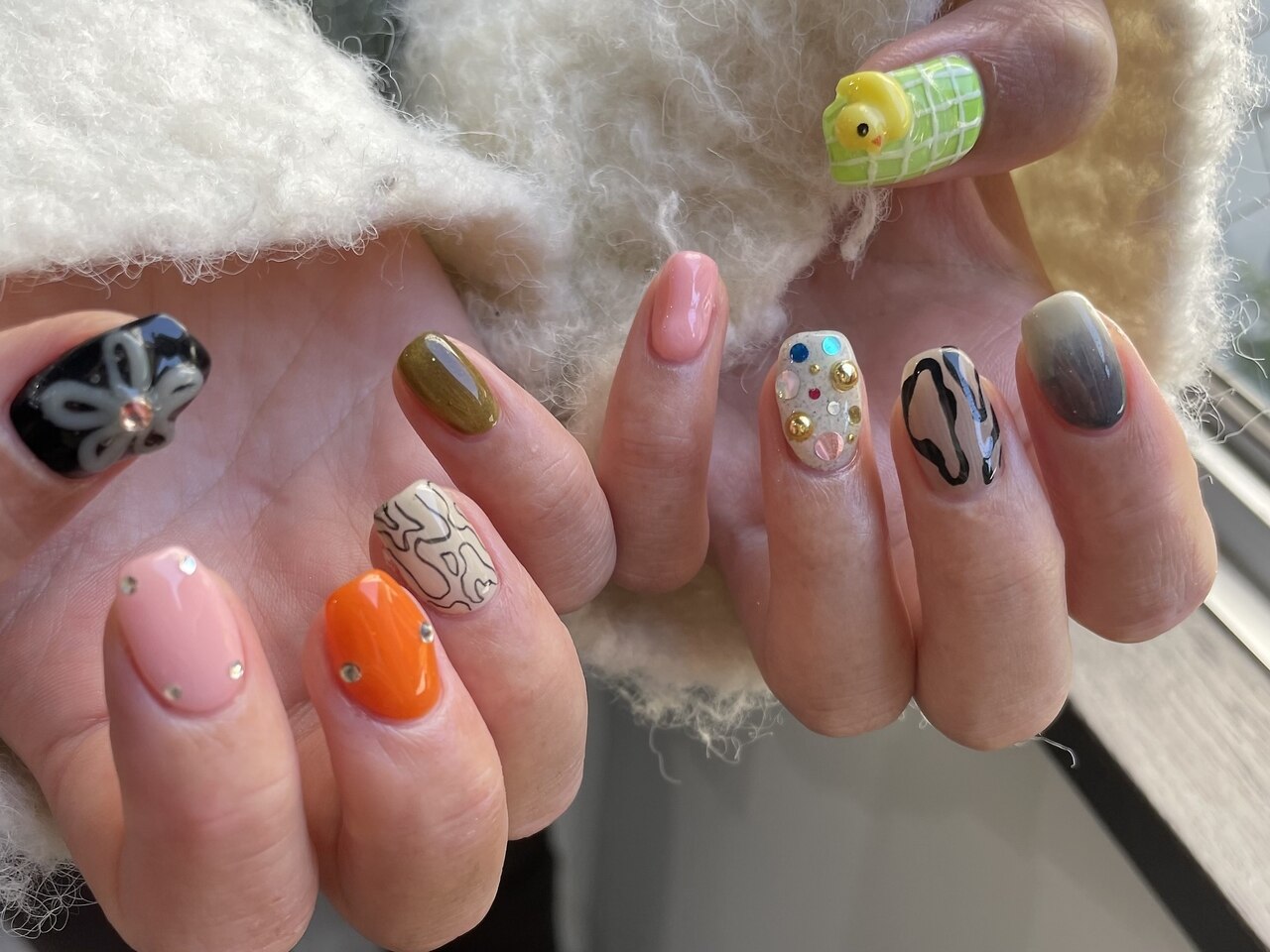 2025年-2026年冬トレンド】ニュアンス オレンジのネイルデザイン集