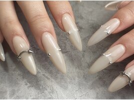 スキンカラーネイル　担当：粥川