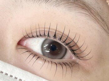 ヘアメイクアンクの写真/【長持ち×高技術×高コスパ】2ヶ月経ってもずっとキレイ！圧倒的キープ力の高クオリティのまつげパーマ◎