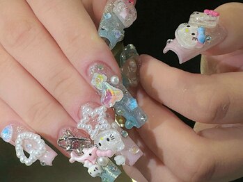 アルラ(Alra)の写真/【デザインをするなら放題へ】店内にはジェルの色やパーツの種類が豊富で、経験年数長いネイリストも在籍！