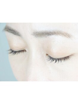 ナチュラル上品な目元にしたい