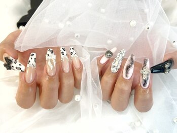 JuTia Nail by Live raise　京都市役所前の写真/自然なフォルムと上品な仕上がりで、大人女性にも◎何度でも通いたくなるデザインと心地よい時間をお届け♪