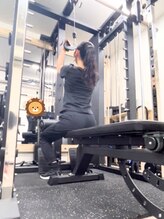 ヘラクレス (HERAKLES)/女性向け筋トレ指導中の風景！