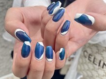 サロンドフォーエイチ(salon de 4H)/うねうねラインの変形囲みネイル