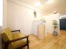 パフェ(pafe)の雰囲気（落ち着いた雰囲気の店内、待合のソファでおくつろぎください）