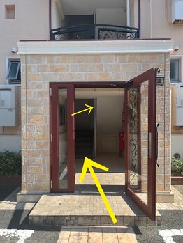 ソア(Soa)/エントランスから当店入り口まで