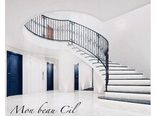 クラシカルモダンな高級感溢れるエントランス