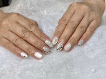 ヒラソルネイル(Girasol nail)/ホワイトグレイマグネットに緑葉