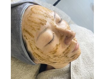 リシア(Re.sia)の写真/ハーブピーリングと毛穴クリアパックの相乗効果でいちご毛穴も整う肌質改善ケアを体感して下さい♪