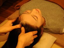 満足館　Aika Spa 神戸新長田店【もみほぐし/リンパマッサージ/ヘッドスパ/肩こり】の雰囲気（大人気ヘッドスパで首/肩こり/腰痛改善◎お好みの強さで施術♪）