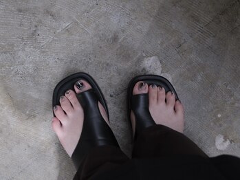 ザート ネイルアンドアイ アトリエ(ZAT nail&eye atelier)の写真/【フットデザイン多数ご用意】技術力のあるスタッフが担当♪足元からおしゃれを楽しみませんか