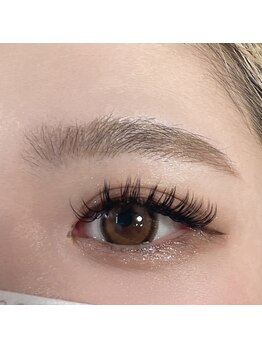 フェデシル(Fee des cils)の写真/バインドロックやダブルフラットで濃く華やかな目元へ！LEDと組み合わせれば抜群の持続力と濃さを実現◎