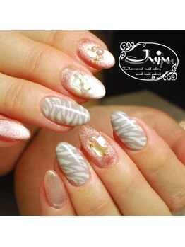 ジュジュ(Juju)/ゼブラ柄とマグネットネイル