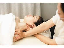 サルビア(SALVIA)/施術シーン１　アロママッサージ